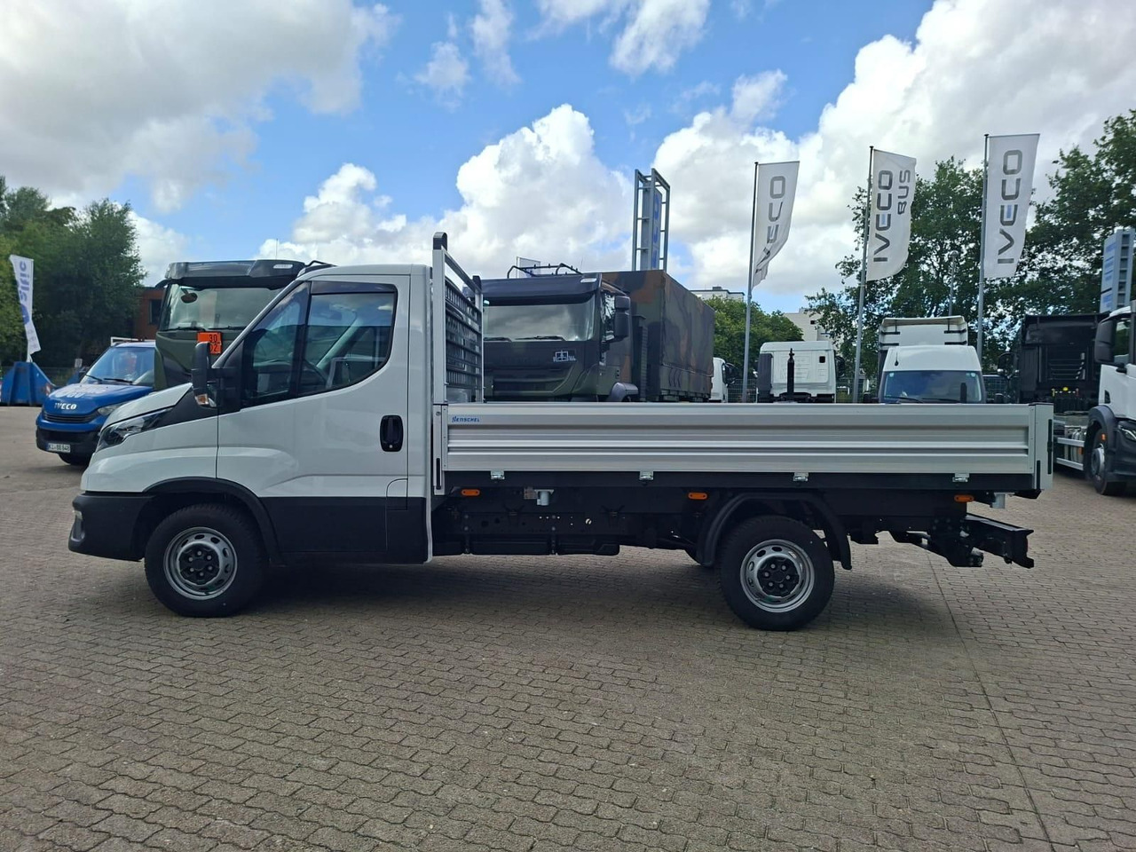Iveco Daily 35S14A8Y Henschel 3-Seiten Kipper 100 k... - Dostavno vozilo s ravnom platformom: slika Iveco Daily 35S14A8Y Henschel 3-Seiten Kipper 100 k... - Dostavno vozilo s ravnom platformom Iveco Daily 35S14A8Y Henschel 3-Seiten Kipper 100 k... - Dostavno vozilo s ravnom platformom: slika Iveco Daily 35S14A8Y Henschel 3-Seiten Kipper 100 k... - Dostavno vozilo s ravnom platformom