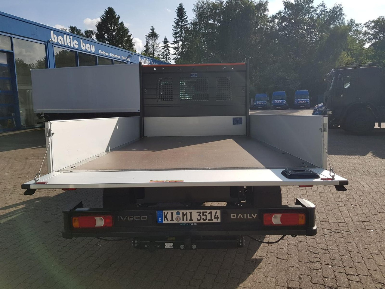 Iveco Daily 35S14HA8 Pritsche AHK 100 kW (136 PS),... - Dostavno vozilo s ravnom platformom: slika Iveco Daily 35S14HA8 Pritsche AHK 100 kW (136 PS),... - Dostavno vozilo s ravnom platformom Iveco Daily 35S14HA8 Pritsche AHK 100 kW (136 PS),... - Dostavno vozilo s ravnom platformom: slika Iveco Daily 35S14HA8 Pritsche AHK 100 kW (136 PS),... - Dostavno vozilo s ravnom platformom
