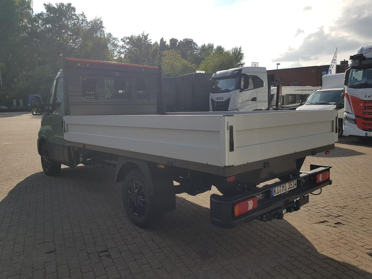 Iveco Daily 35S14HA8 Pritsche AHK 100 kW (136 PS),... - Dostavno vozilo s ravnom platformom: slika Iveco Daily 35S14HA8 Pritsche AHK 100 kW (136 PS),... - Dostavno vozilo s ravnom platformom Iveco Daily 35S14HA8 Pritsche AHK 100 kW (136 PS),... - Dostavno vozilo s ravnom platformom: slika Iveco Daily 35S14HA8 Pritsche AHK 100 kW (136 PS),... - Dostavno vozilo s ravnom platformom