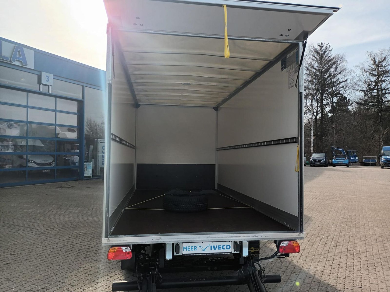 Iveco Daily 35S14HE Koffer LBW, Rückfahrkamera 2x a... - Dostavno vozilo sa zatvorenim sandukom: slika Iveco Daily 35S14HE Koffer LBW, Rückfahrkamera 2x a... - Dostavno vozilo sa zatvorenim sandukom Iveco Daily 35S14HE Koffer LBW, Rückfahrkamera 2x a... - Dostavno vozilo sa zatvorenim sandukom: slika Iveco Daily 35S14HE Koffer LBW, Rückfahrkamera 2x a... - Dostavno vozilo sa zatvorenim sandukom