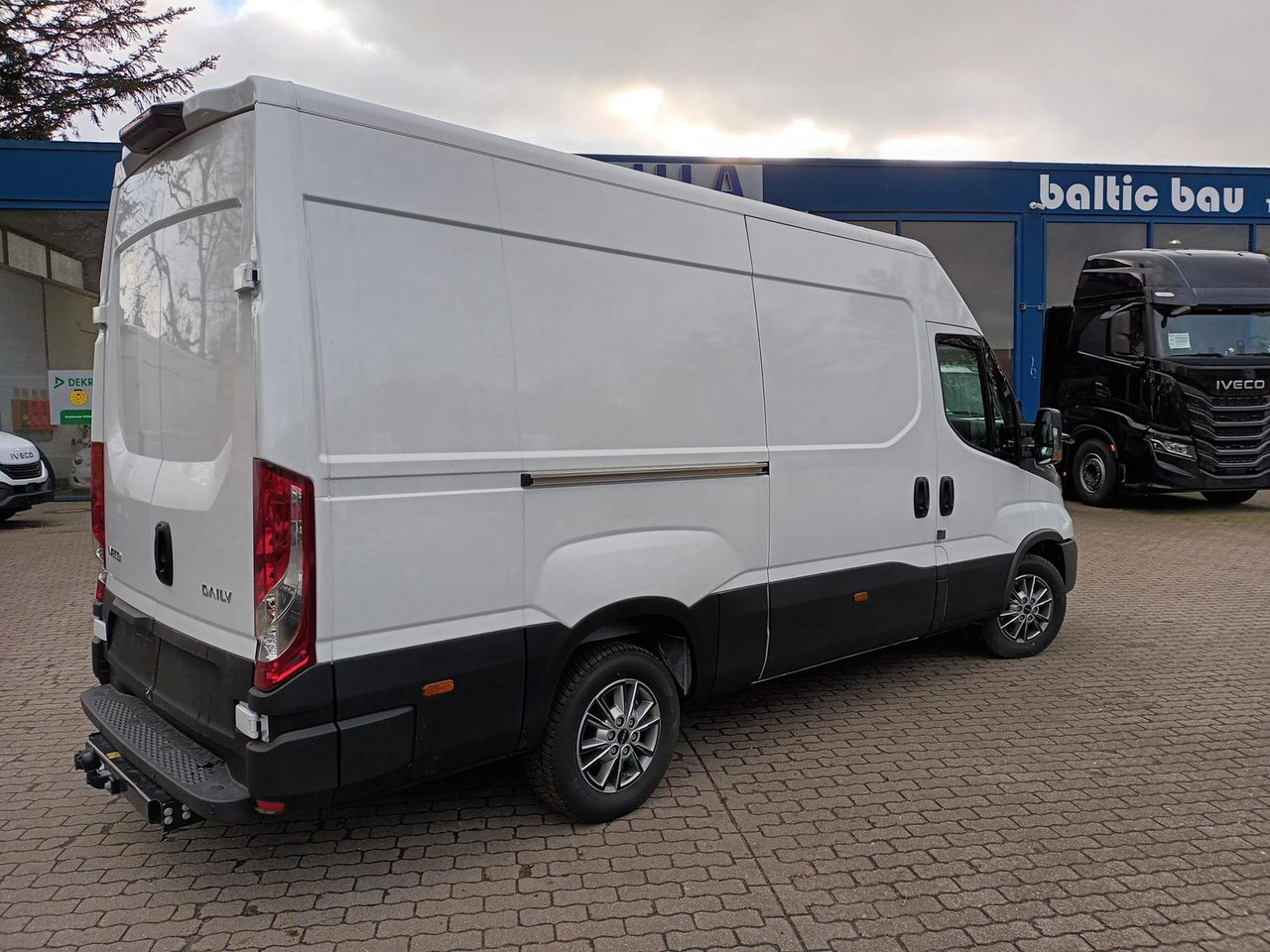 Iveco Daily 35S16A8 V 3520L AHK, ACC - Furgon: slika Iveco Daily 35S16A8 V 3520L AHK, ACC - Furgon Iveco Daily 35S16A8 V 3520L AHK, ACC - Furgon: slika Iveco Daily 35S16A8 V 3520L AHK, ACC - Furgon