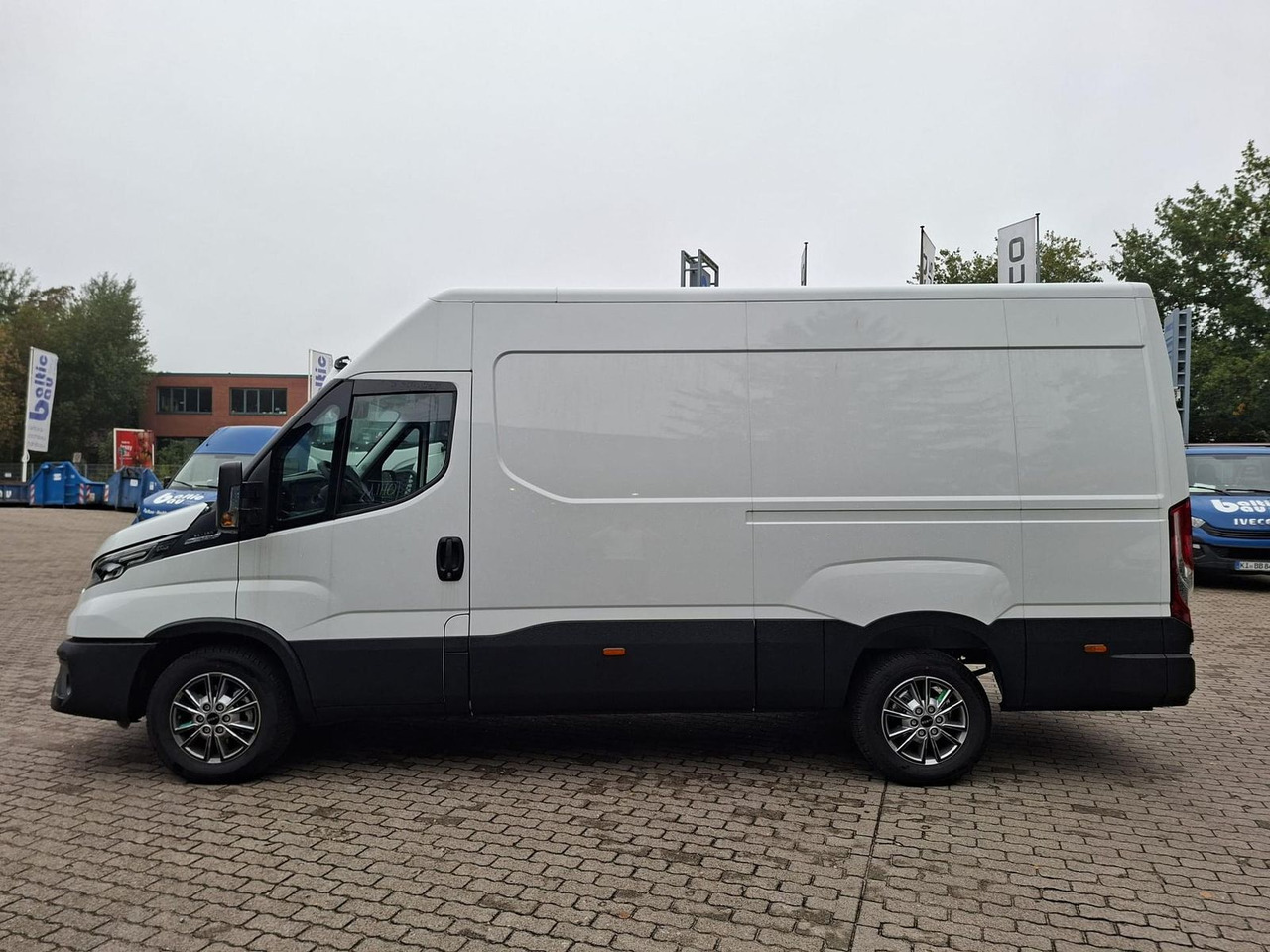 Iveco Daily 35S16A8V 115KW Klima - Radio Rückfahrka... - Furgon: slika Iveco Daily 35S16A8V 115KW Klima - Radio Rückfahrka... - Furgon Iveco Daily 35S16A8V 115KW Klima - Radio Rückfahrka... - Furgon: slika Iveco Daily 35S16A8V 115KW Klima - Radio Rückfahrka... - Furgon