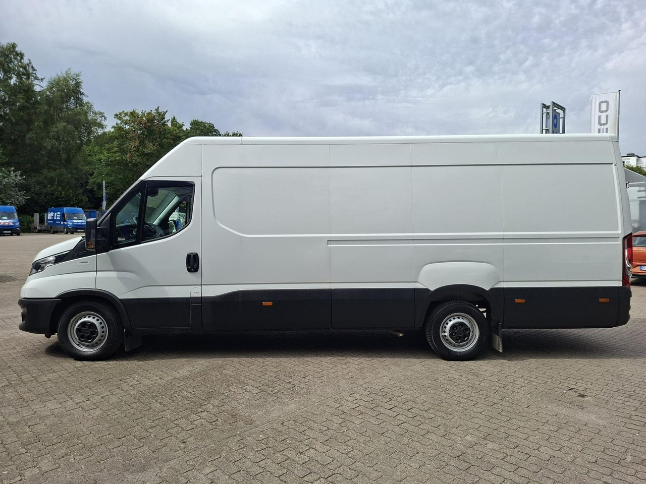 Iveco Daily 35S16A8V KLIMA*RADIO* - Furgon: slika Iveco Daily 35S16A8V KLIMA*RADIO* - Furgon Iveco Daily 35S16A8V KLIMA*RADIO* - Furgon: slika Iveco Daily 35S16A8V KLIMA*RADIO* - Furgon