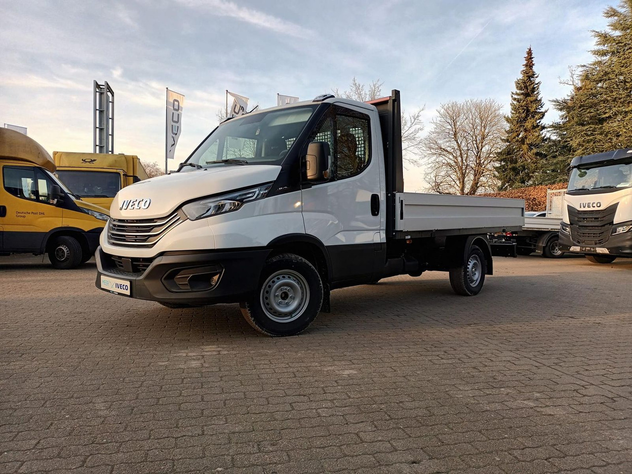 Dostavno vozilo s ravnom platformom Iveco Daily 35S16H3.0  Pritsche,AHK, Rückfahrkamera...: slika Dostavno vozilo s ravnom platformom Iveco Daily 35S16H3.0  Pritsche,AHK, Rückfahrkamera...