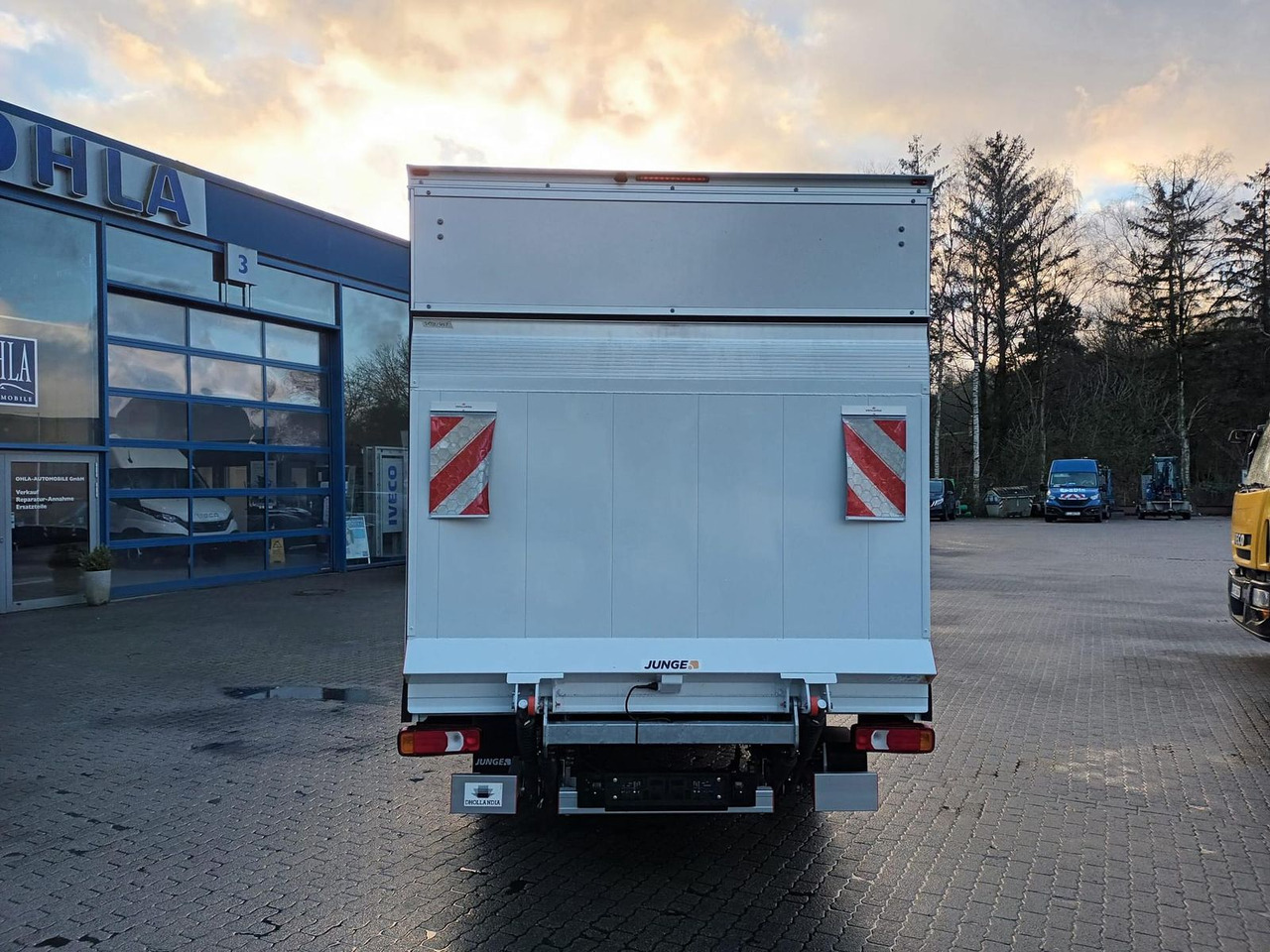 Iveco Daily 35S16HA8 Koffer*LBW*Rückfahrkamera* ab ... - Dostavno vozilo sa zatvorenim sandukom: slika Iveco Daily 35S16HA8 Koffer*LBW*Rückfahrkamera* ab ... - Dostavno vozilo sa zatvorenim sandukom Iveco Daily 35S16HA8 Koffer*LBW*Rückfahrkamera* ab ... - Dostavno vozilo sa zatvorenim sandukom: slika Iveco Daily 35S16HA8 Koffer*LBW*Rückfahrkamera* ab ... - Dostavno vozilo sa zatvorenim sandukom