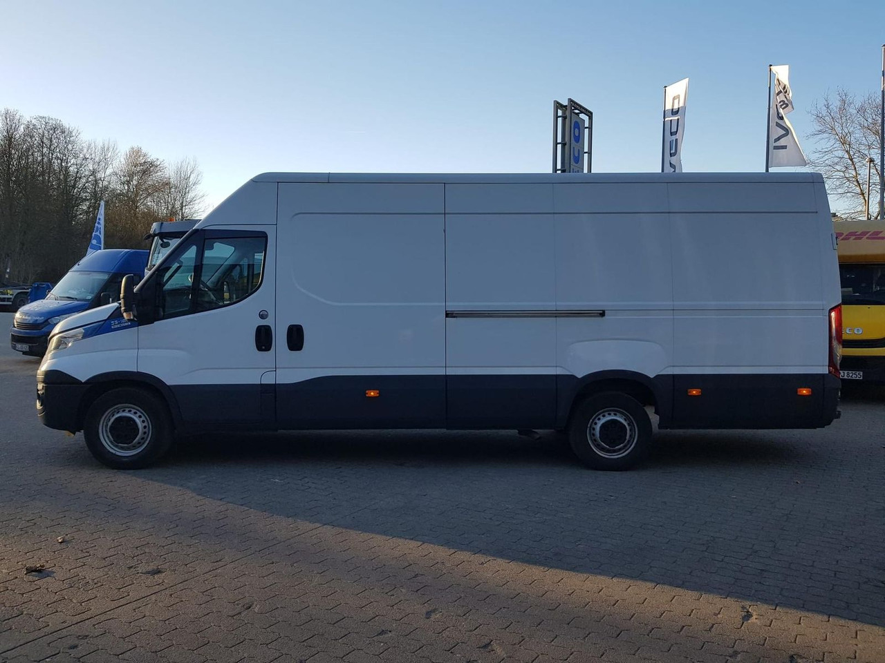 Iveco Daily 35S16SA8 V/P Klima, AHK, Rückfahrkamera... - Furgon: slika Iveco Daily 35S16SA8 V/P Klima, AHK, Rückfahrkamera... - Furgon Iveco Daily 35S16SA8 V/P Klima, AHK, Rückfahrkamera... - Furgon: slika Iveco Daily 35S16SA8 V/P Klima, AHK, Rückfahrkamera... - Furgon
