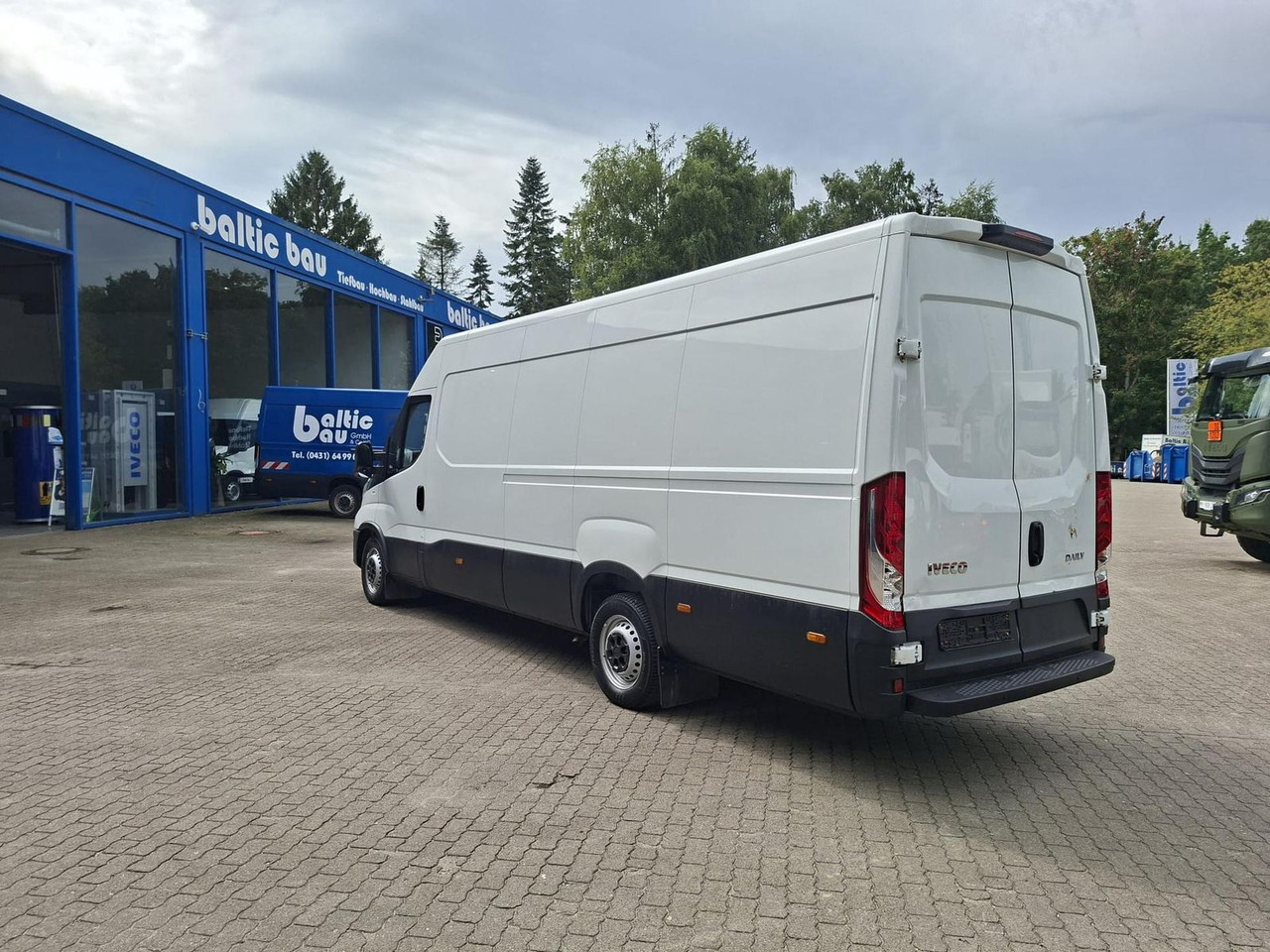 Iveco Daily 35S16V Klima 4100 115 kW (156 PS), Auto... - Furgon: slika Iveco Daily 35S16V Klima 4100 115 kW (156 PS), Auto... - Furgon Iveco Daily 35S16V Klima 4100 115 kW (156 PS), Auto... - Furgon: slika Iveco Daily 35S16V Klima 4100 115 kW (156 PS), Auto... - Furgon