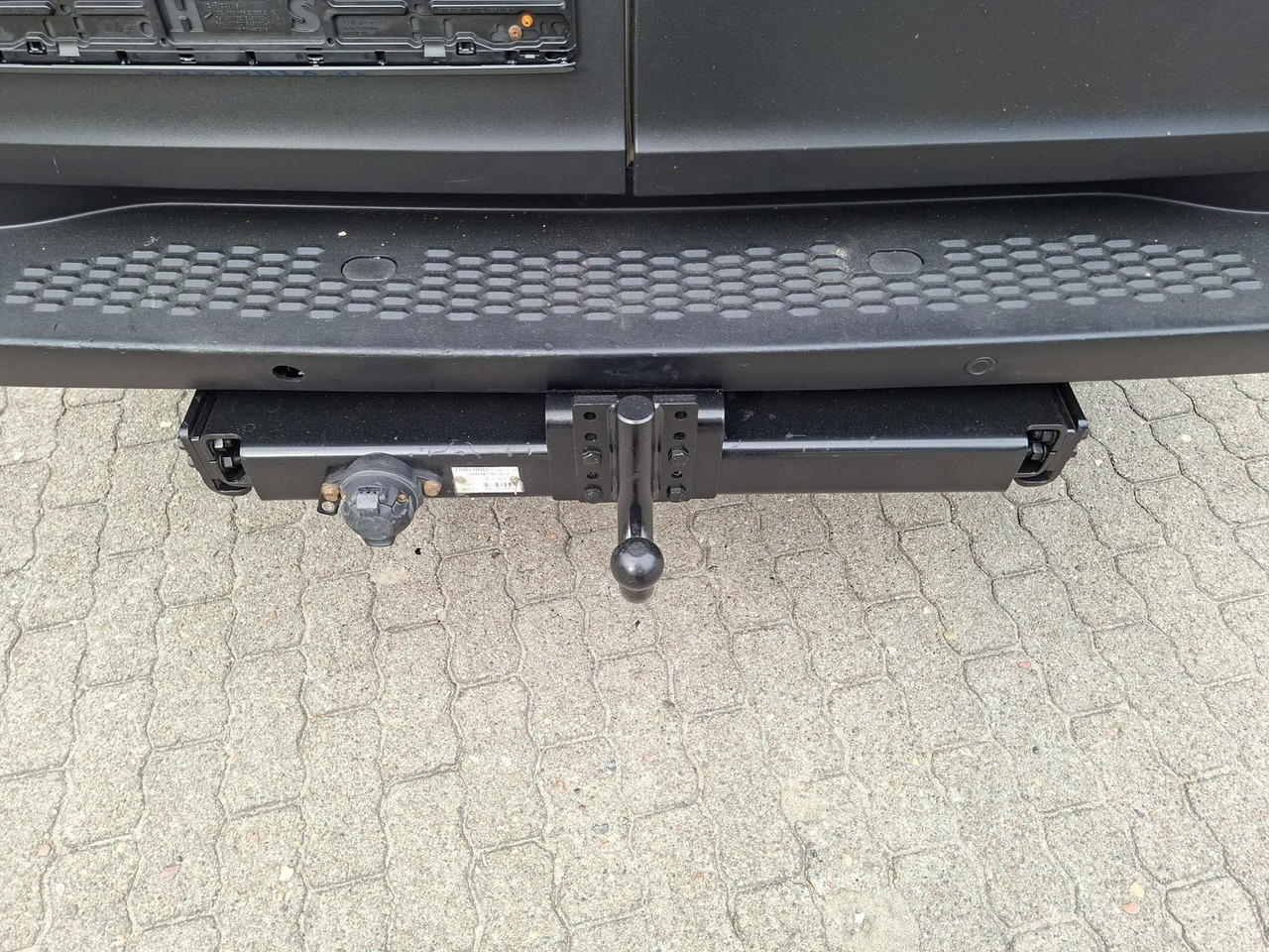 Iveco Daily 50C18HA8 V AHK, RADIO, KLIMA, 132 kW (1... - Dostavno vozilo s ravnom platformom: slika Iveco Daily 50C18HA8 V AHK, RADIO, KLIMA, 132 kW (1... - Dostavno vozilo s ravnom platformom Iveco Daily 50C18HA8 V AHK, RADIO, KLIMA, 132 kW (1... - Dostavno vozilo s ravnom platformom: slika Iveco Daily 50C18HA8 V AHK, RADIO, KLIMA, 132 kW (1... - Dostavno vozilo s ravnom platformom