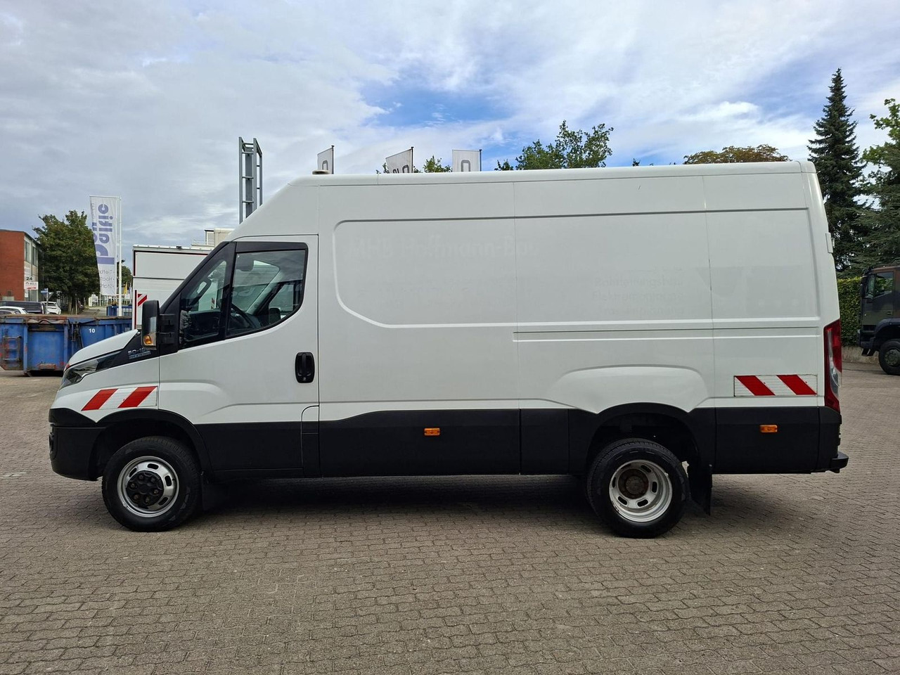 Iveco Daily 50C18HA8 V AHK, RADIO, KLIMA, 132 kW (1... - Dostavno vozilo s ravnom platformom: slika Iveco Daily 50C18HA8 V AHK, RADIO, KLIMA, 132 kW (1... - Dostavno vozilo s ravnom platformom Iveco Daily 50C18HA8 V AHK, RADIO, KLIMA, 132 kW (1... - Dostavno vozilo s ravnom platformom: slika Iveco Daily 50C18HA8 V AHK, RADIO, KLIMA, 132 kW (1... - Dostavno vozilo s ravnom platformom