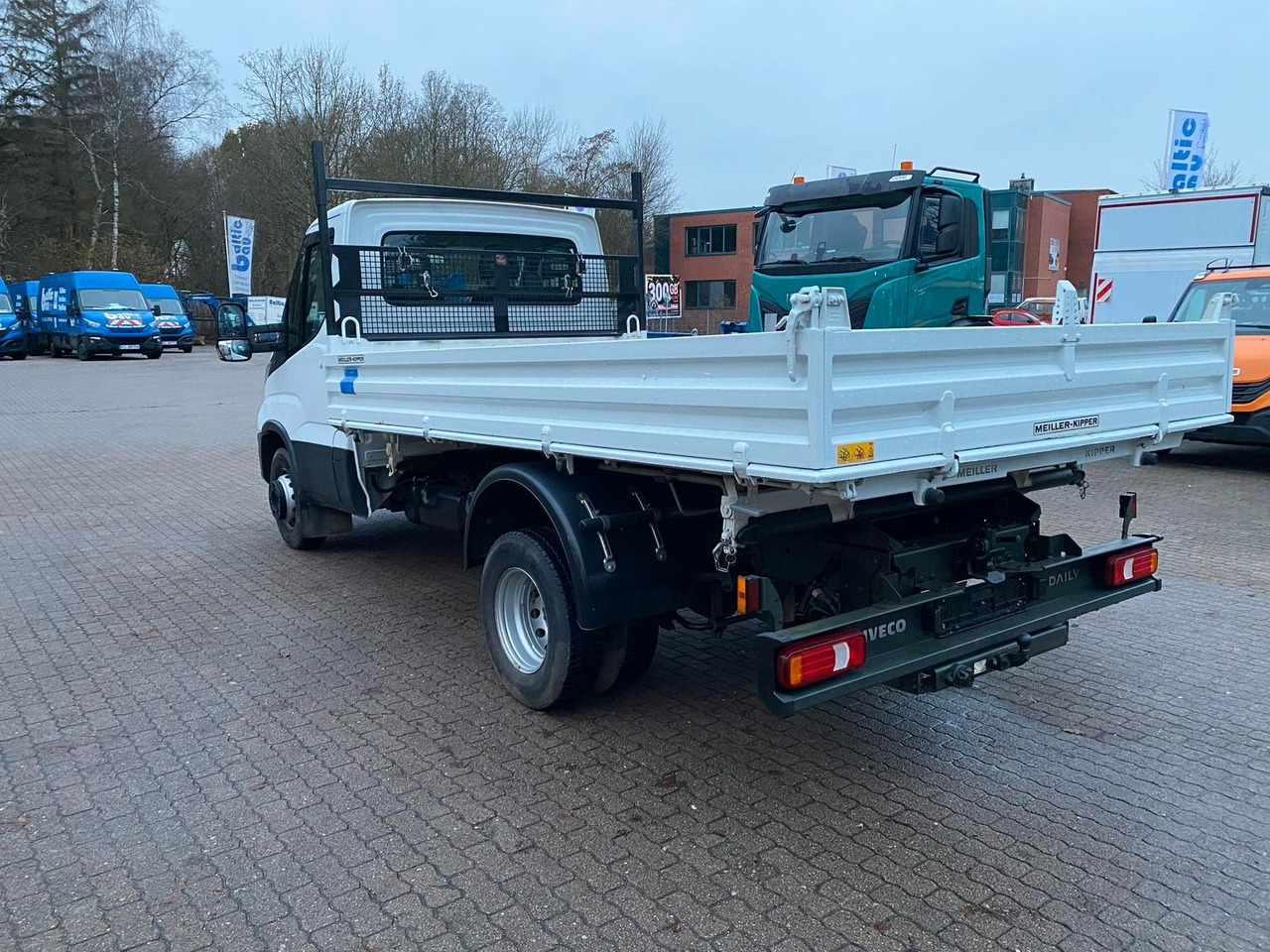 Iveco Daily 70C18H Meiler Dreiseitenkipper*AHK*RADI... - Mali kamion kiper: slika Iveco Daily 70C18H Meiler Dreiseitenkipper*AHK*RADI... - Mali kamion kiper Iveco Daily 70C18H Meiler Dreiseitenkipper*AHK*RADI... - Mali kamion kiper: slika Iveco Daily 70C18H Meiler Dreiseitenkipper*AHK*RADI... - Mali kamion kiper