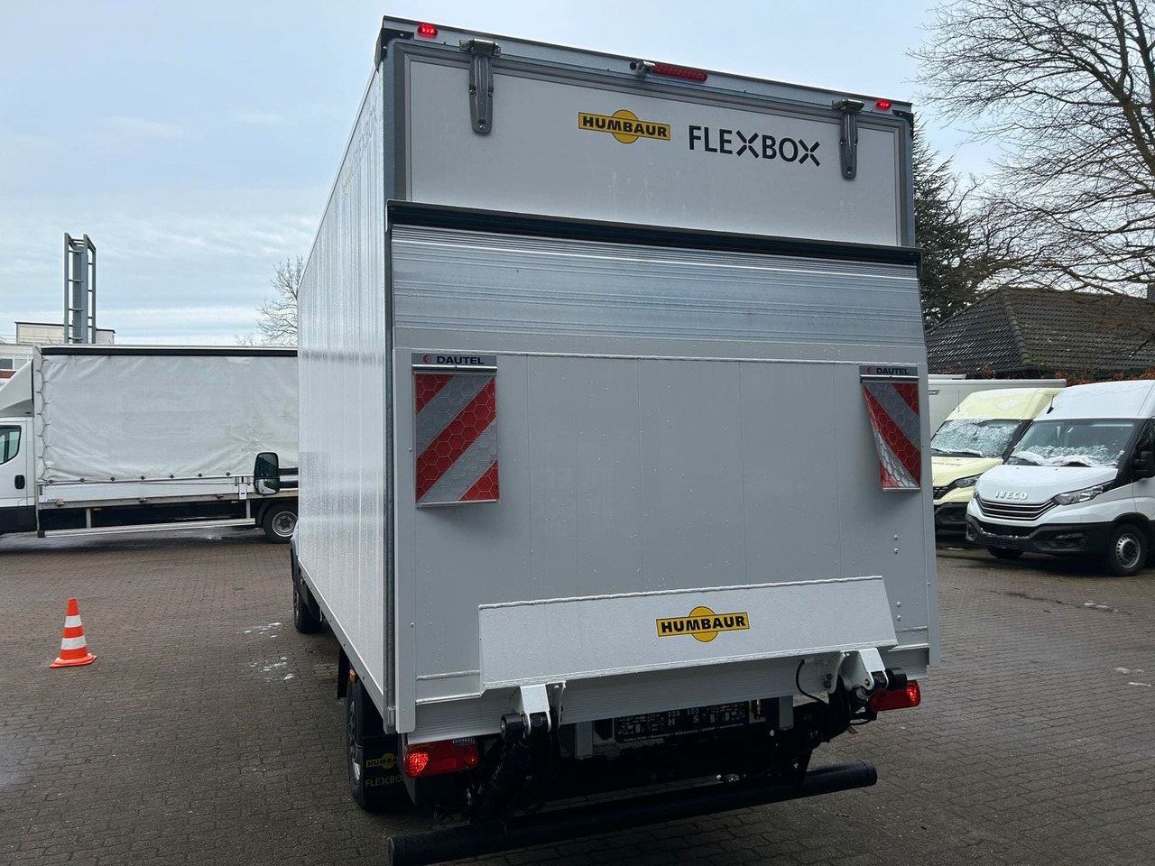 Iveco Daily Koffer 35S14H 3,0 LBW Kamera 115 kW (15... - Dostavno vozilo sa zatvorenim sandukom: slika Iveco Daily Koffer 35S14H 3,0 LBW Kamera 115 kW (15... - Dostavno vozilo sa zatvorenim sandukom Iveco Daily Koffer 35S14H 3,0 LBW Kamera 115 kW (15... - Dostavno vozilo sa zatvorenim sandukom: slika Iveco Daily Koffer 35S14H 3,0 LBW Kamera 115 kW (15... - Dostavno vozilo sa zatvorenim sandukom
