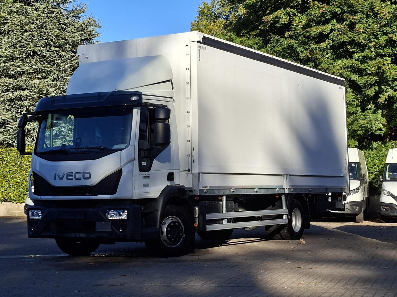 Iveco ML120E25/P JUNGE KOFFER LBW 1,5t AHK 185 kW (... - Dostavno vozilo sa zatvorenim sandukom: slika Iveco ML120E25/P JUNGE KOFFER LBW 1,5t AHK 185 kW (... - Dostavno vozilo sa zatvorenim sandukom Iveco ML120E25/P JUNGE KOFFER LBW 1,5t AHK 185 kW (... - Dostavno vozilo sa zatvorenim sandukom: slika Iveco ML120E25/P JUNGE KOFFER LBW 1,5t AHK 185 kW (... - Dostavno vozilo sa zatvorenim sandukom