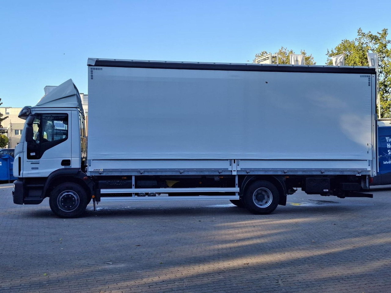 Iveco ML120E25/P JUNGE KOFFER LBW 1,5t AHK 185 kW (... - Dostavno vozilo sa zatvorenim sandukom: slika Iveco ML120E25/P JUNGE KOFFER LBW 1,5t AHK 185 kW (... - Dostavno vozilo sa zatvorenim sandukom Iveco ML120E25/P JUNGE KOFFER LBW 1,5t AHK 185 kW (... - Dostavno vozilo sa zatvorenim sandukom: slika Iveco ML120E25/P JUNGE KOFFER LBW 1,5t AHK 185 kW (... - Dostavno vozilo sa zatvorenim sandukom