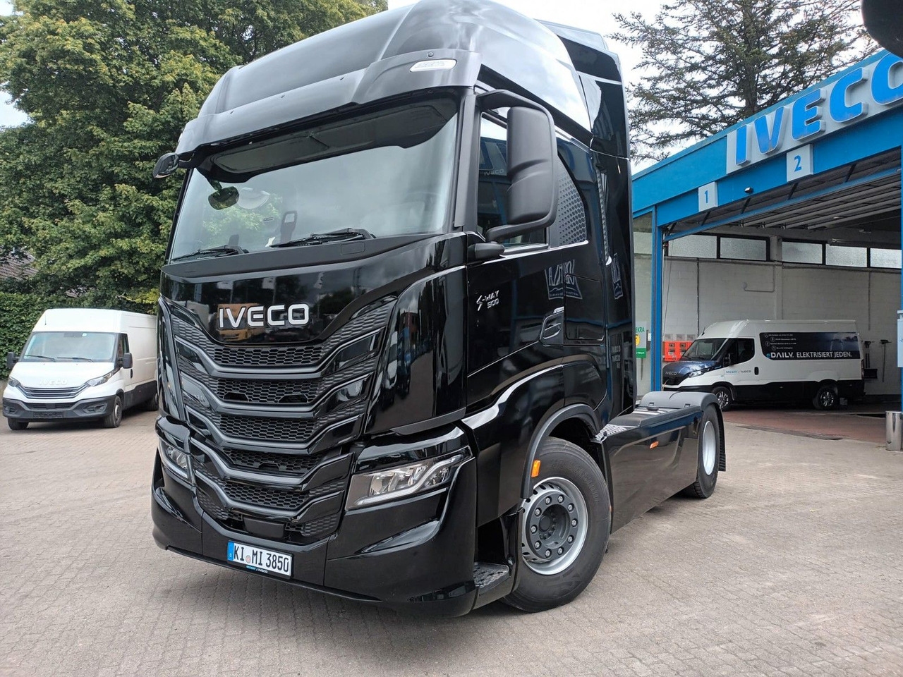 Iveco S-Way SZM 500PS 18-20t zGG. ohne Hydraulik - Tegljač: slika Iveco S-Way SZM 500PS 18-20t zGG. ohne Hydraulik - Tegljač Iveco S-Way SZM 500PS 18-20t zGG. ohne Hydraulik - Tegljač: slika Iveco S-Way SZM 500PS 18-20t zGG. ohne Hydraulik - Tegljač