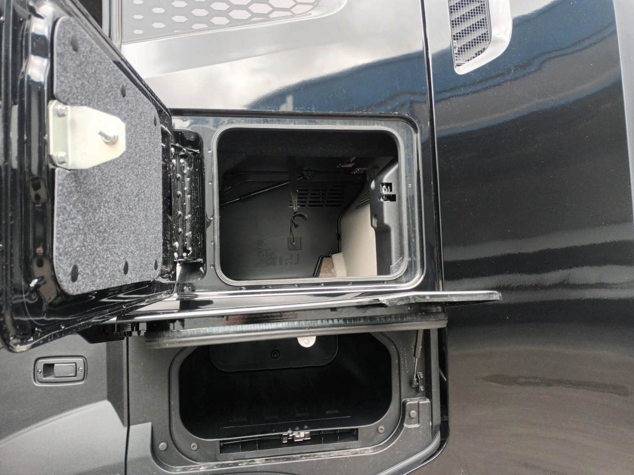 Iveco S-Way SZM 500PS 18-20t zGG. ohne Hydraulik - Tegljač: slika Iveco S-Way SZM 500PS 18-20t zGG. ohne Hydraulik - Tegljač Iveco S-Way SZM 500PS 18-20t zGG. ohne Hydraulik - Tegljač: slika Iveco S-Way SZM 500PS 18-20t zGG. ohne Hydraulik - Tegljač