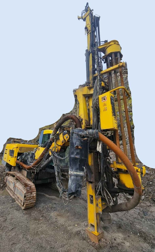 Atlas Copco ROC F6-32 – Blast hole drilling rig / Sprenglochbohrgerät - Platforma za bušenje: slika Atlas Copco ROC F6-32 – Blast hole drilling rig / Sprenglochbohrgerät - Platforma za bušenje Atlas Copco ROC F6-32 – Blast hole drilling rig / Sprenglochbohrgerät - Platforma za bušenje: slika Atlas Copco ROC F6-32 – Blast hole drilling rig / Sprenglochbohrgerät - Platforma za bušenje