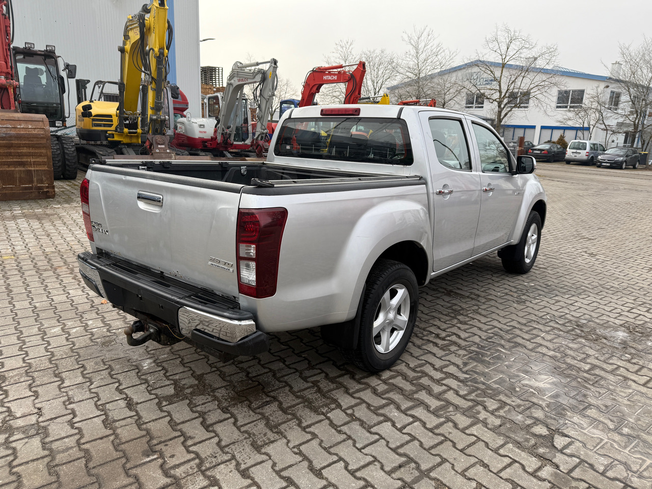 Isuzu DMAX 2,5 Pickup Automatik - Pick-up: slika Isuzu DMAX 2,5 Pickup Automatik - Pick-up Isuzu DMAX 2,5 Pickup Automatik - Pick-up: slika Isuzu DMAX 2,5 Pickup Automatik - Pick-up