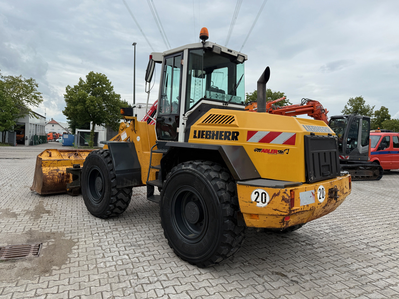 Liebherr L522 Radlader - Utovarivač na kotačima: slika Liebherr L522 Radlader - Utovarivač na kotačima Liebherr L522 Radlader - Utovarivač na kotačima: slika Liebherr L522 Radlader - Utovarivač na kotačima