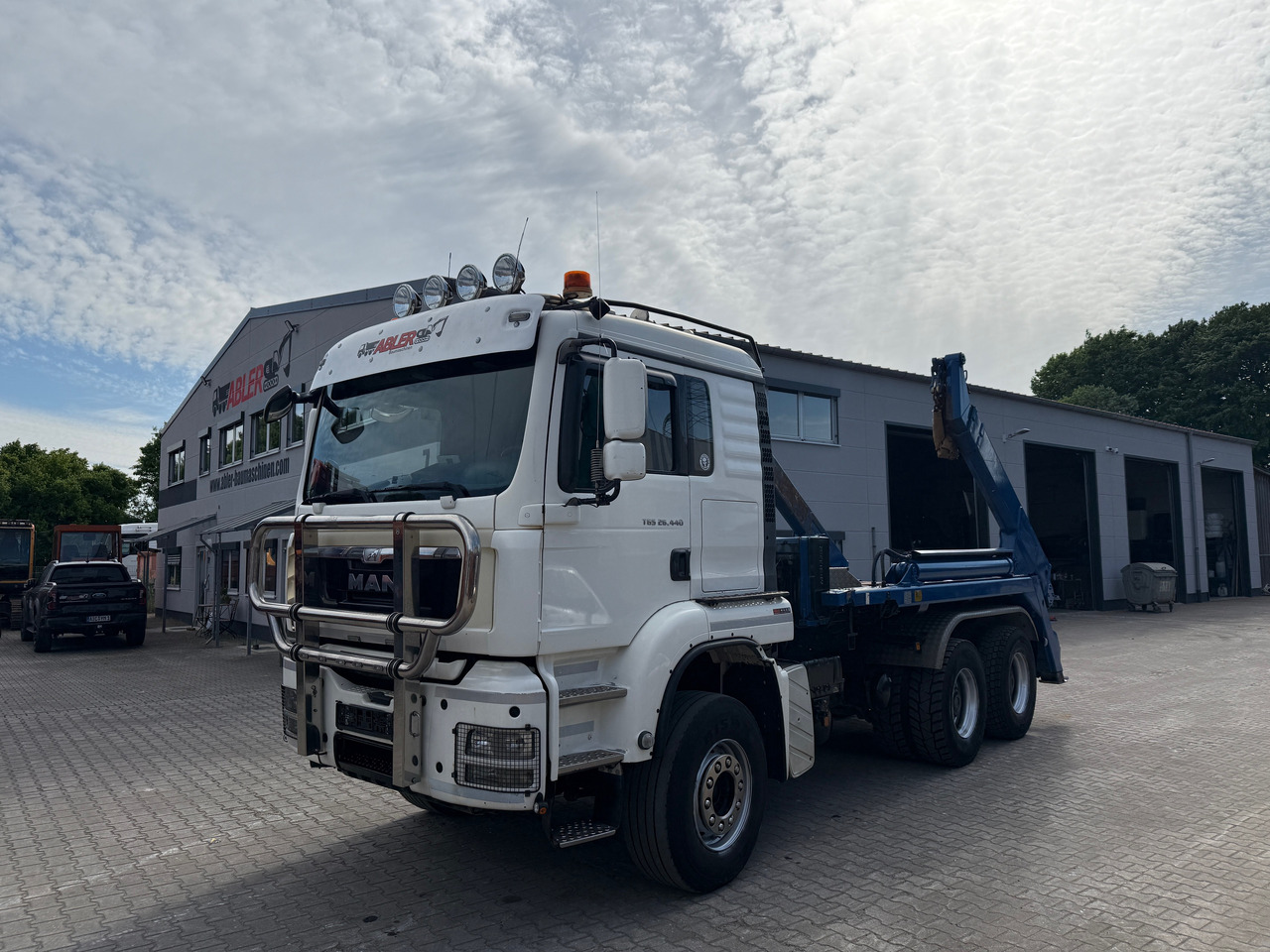 MAN TGS 26.440 WECHSELSYSTEM Absetzer+SZM - Utovarivač s proklizavajućim upravljanjem: slika MAN TGS 26.440 WECHSELSYSTEM Absetzer+SZM - Utovarivač s proklizavajućim upravljanjem MAN TGS 26.440 WECHSELSYSTEM Absetzer+SZM - Utovarivač s proklizavajućim upravljanjem: slika MAN TGS 26.440 WECHSELSYSTEM Absetzer+SZM - Utovarivač s proklizavajućim upravljanjem