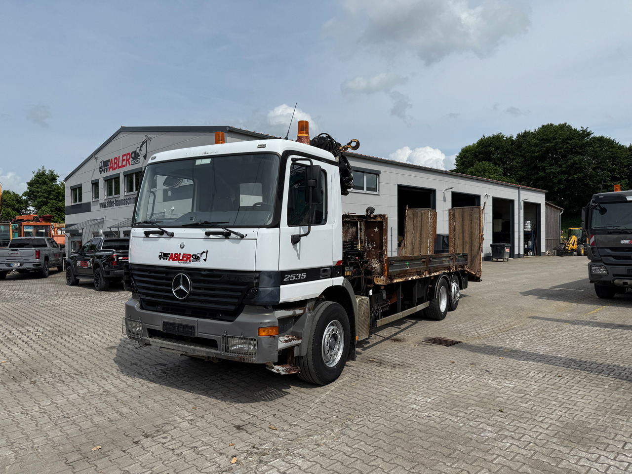 Mercedes-Benz 2535 Actros MP1 Baumaschinentransporter mit Kran und Rampen - Autotransporter, Kamion s kranom: slika Mercedes-Benz 2535 Actros MP1 Baumaschinentransporter mit Kran und Rampen - Autotransporter, Kamion s kranom Mercedes-Benz 2535 Actros MP1 Baumaschinentransporter mit Kran und Rampen - Autotransporter, Kamion s kranom: slika Mercedes-Benz 2535 Actros MP1 Baumaschinentransporter mit Kran und Rampen - Autotransporter, Kamion s kranom