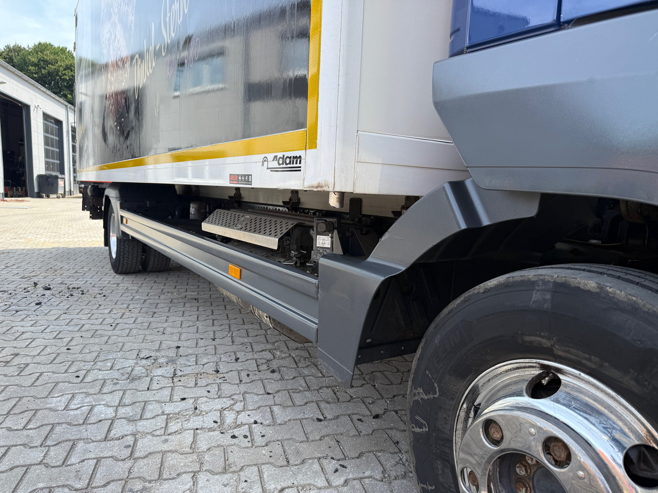 Kamion sandučar Mercedes-Benz 818 Atego Koffer LBW Palfinger ACC Unfall: slika Kamion sandučar Mercedes-Benz 818 Atego Koffer LBW Palfinger ACC Unfall