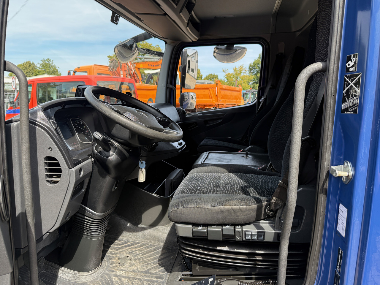 Kamion sandučar Mercedes-Benz 818 Atego Koffer LBW Palfinger ACC Unfall: slika Kamion sandučar Mercedes-Benz 818 Atego Koffer LBW Palfinger ACC Unfall