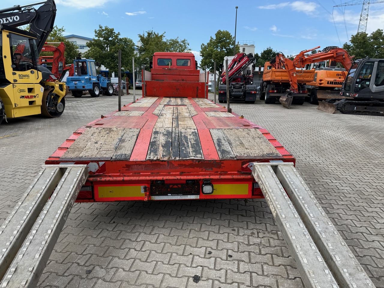 Schwarzmüller F-Serie Tieflader Nachlaufgelenkt ZS TOP - Poluprikolica s niskim utovarivačem: slika Schwarzmüller F-Serie Tieflader Nachlaufgelenkt ZS TOP - Poluprikolica s niskim utovarivačem Schwarzmüller F-Serie Tieflader Nachlaufgelenkt ZS TOP - Poluprikolica s niskim utovarivačem: slika Schwarzmüller F-Serie Tieflader Nachlaufgelenkt ZS TOP - Poluprikolica s niskim utovarivačem