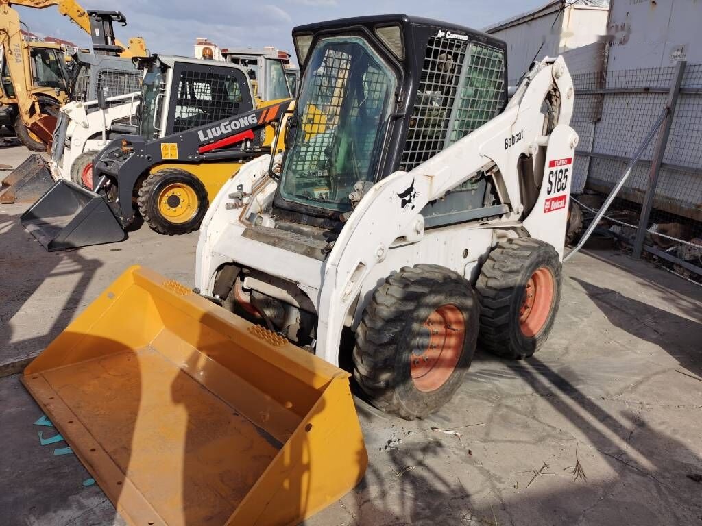 Bobcat S 185 - Mini utovarivač: slika Bobcat S 185 - Mini utovarivač Bobcat S 185 - Mini utovarivač: slika Bobcat S 185 - Mini utovarivač