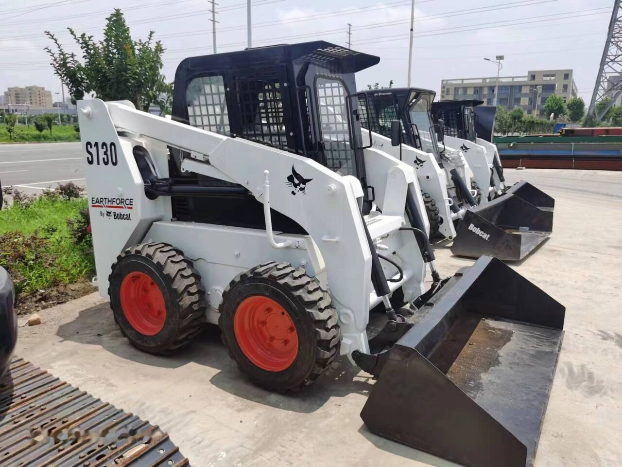 Bobcat S130 - Mini utovarivač: slika Bobcat S130 - Mini utovarivač Bobcat S130 - Mini utovarivač: slika Bobcat S130 - Mini utovarivač