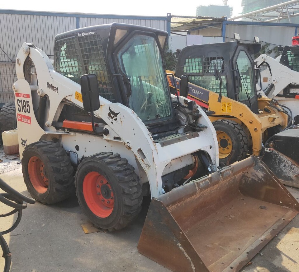 Bobcat S185 - Mini utovarivač: slika Bobcat S185 - Mini utovarivač Bobcat S185 - Mini utovarivač: slika Bobcat S185 - Mini utovarivač