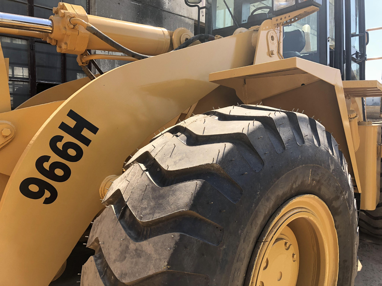 Caterpillar 966H - Utovarivač na kotačima: slika Caterpillar 966H - Utovarivač na kotačima Caterpillar 966H - Utovarivač na kotačima: slika Caterpillar 966H - Utovarivač na kotačima