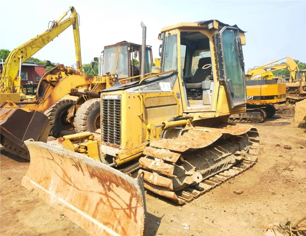 Buldožer Caterpillar D3G: slika Buldožer Caterpillar D3G