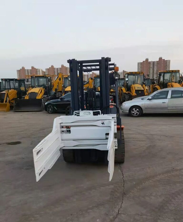 Heli H2000 3 Ton - Diesel viličar: slika Heli H2000 3 Ton - Diesel viličar Heli H2000 3 Ton - Diesel viličar: slika Heli H2000 3 Ton - Diesel viličar