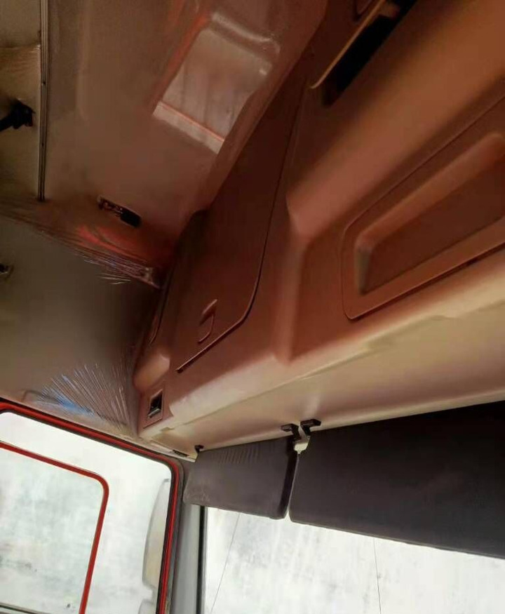 Transporter kontejnera/ Kamion s izmjenjivim sanducima Howo 8X4 Box Truck Box Van: slika Transporter kontejnera/ Kamion s izmjenjivim sanducima Howo 8X4 Box Truck Box Van