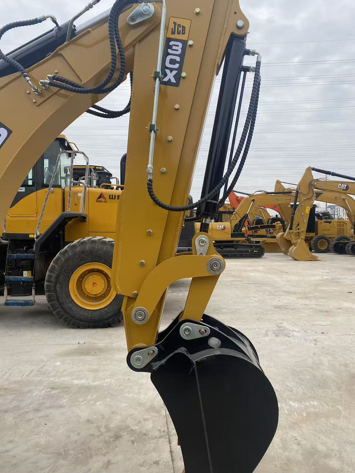 Rovokopač-utovarivač JCB 3CX: slika Rovokopač-utovarivač JCB 3CX Rovokopač-utovarivač JCB 3CX: slika Rovokopač-utovarivač JCB 3CX