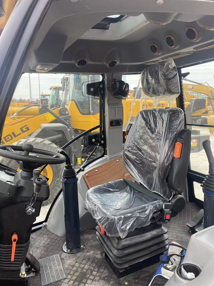 Rovokopač-utovarivač JCB 3CX: slika Rovokopač-utovarivač JCB 3CX Rovokopač-utovarivač JCB 3CX: slika Rovokopač-utovarivač JCB 3CX