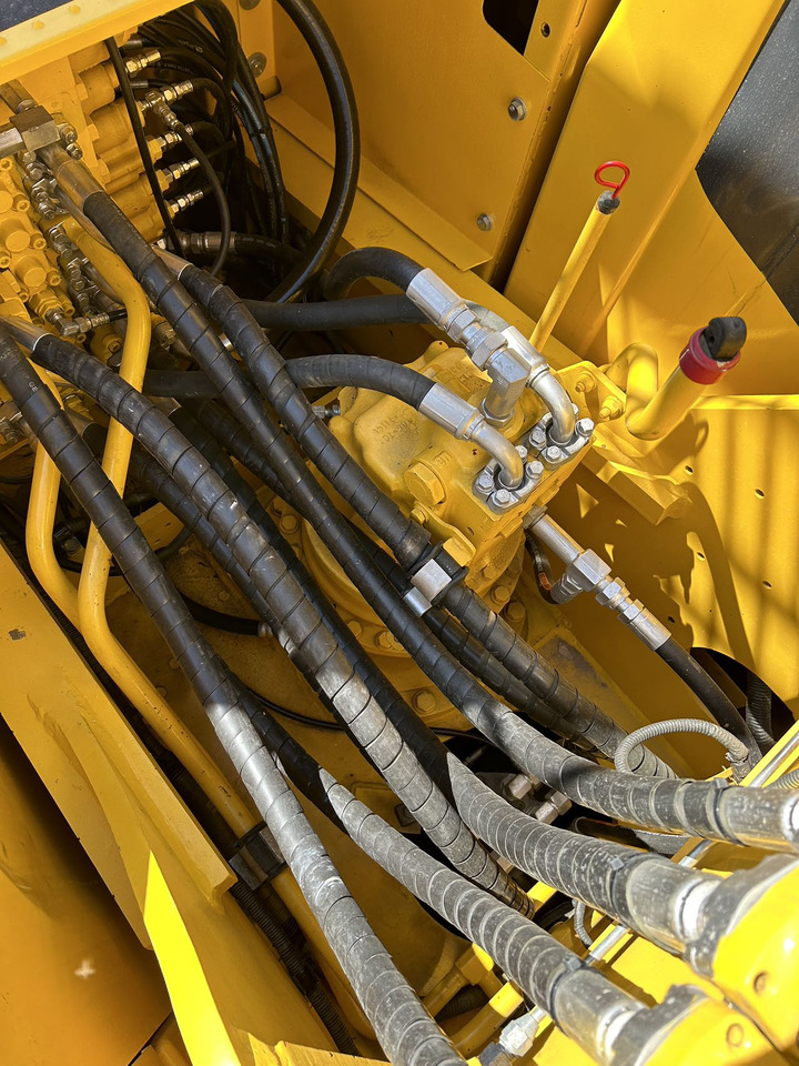 Bager KOMATSU PC240-8: slika Bager KOMATSU PC240-8