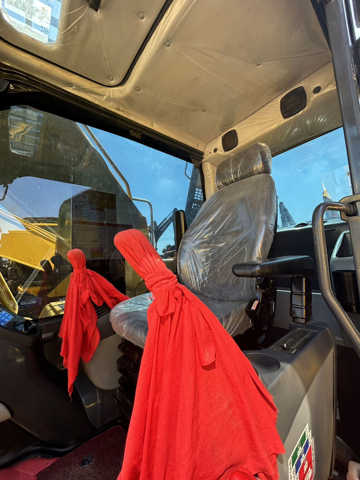 Bager KOMATSU PC240-8: slika Bager KOMATSU PC240-8