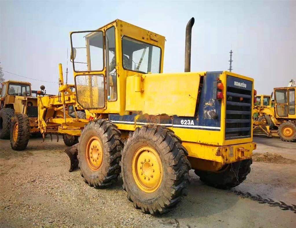 Komatsu GD623A - Grejder: slika Komatsu GD623A - Grejder Komatsu GD623A - Grejder: slika Komatsu GD623A - Grejder