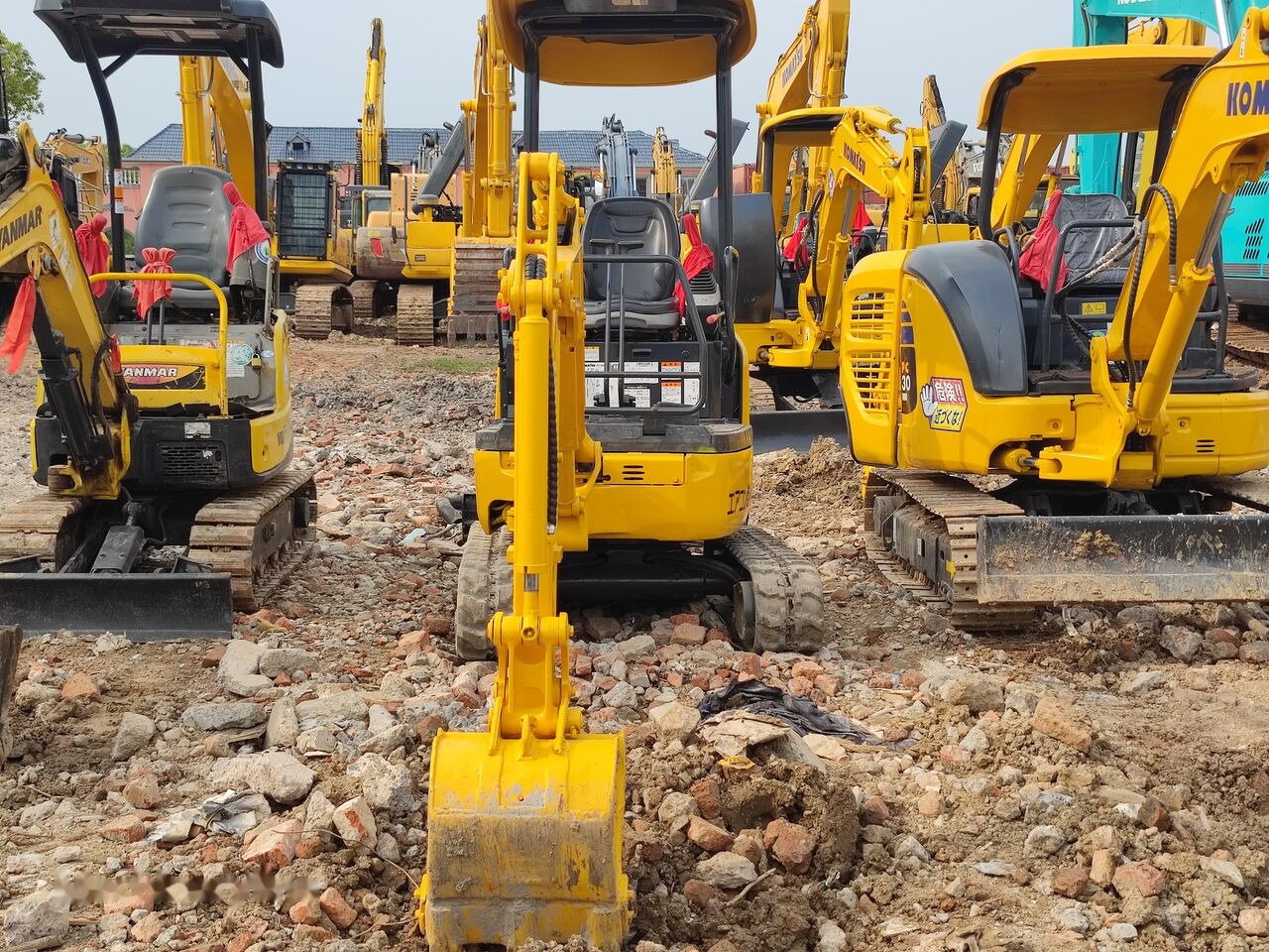 Komatsu PC18MR - Mini bager: slika Komatsu PC18MR - Mini bager Komatsu PC18MR - Mini bager: slika Komatsu PC18MR - Mini bager