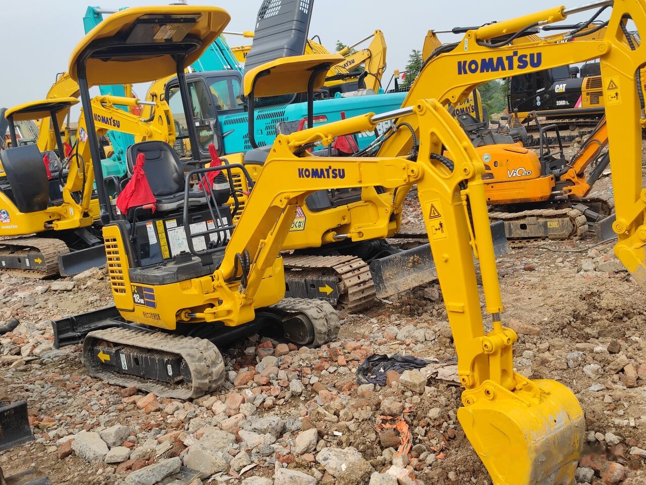 Komatsu PC18MR - Mini bager: slika Komatsu PC18MR - Mini bager Komatsu PC18MR - Mini bager: slika Komatsu PC18MR - Mini bager