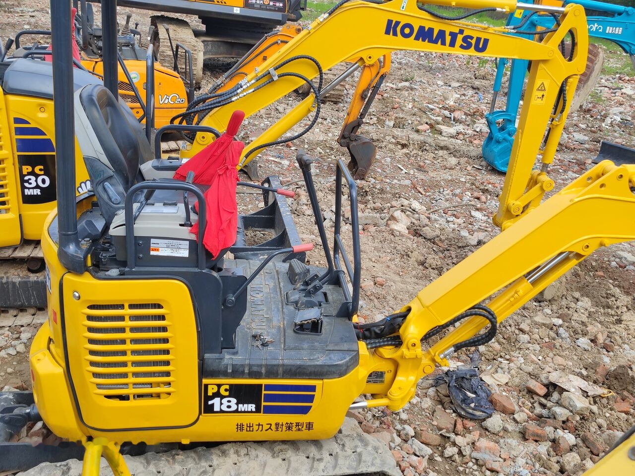 Komatsu PC18MR - Mini bager: slika Komatsu PC18MR - Mini bager Komatsu PC18MR - Mini bager: slika Komatsu PC18MR - Mini bager