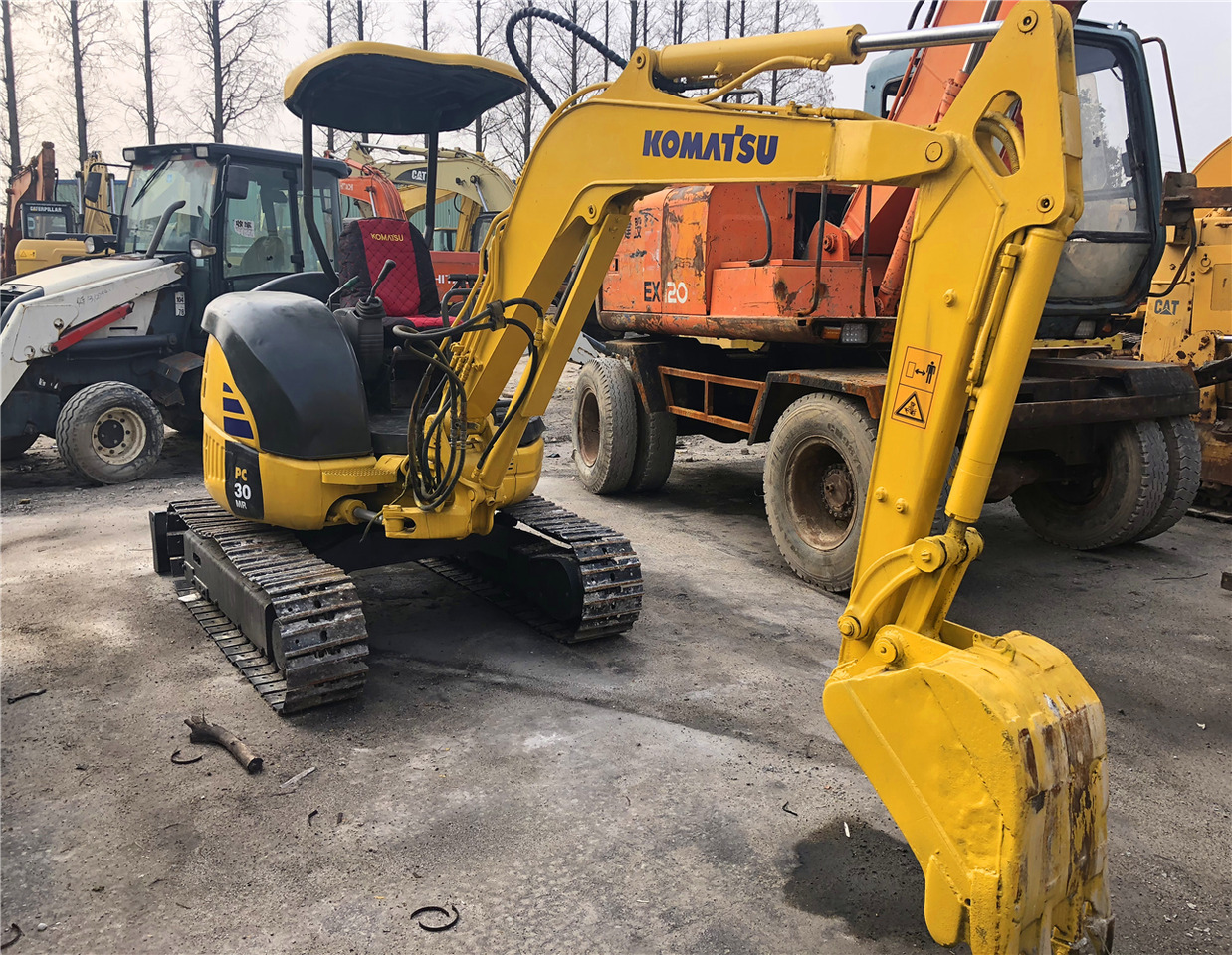 Komatsu PC30MR - Mini bager: slika Komatsu PC30MR - Mini bager Komatsu PC30MR - Mini bager: slika Komatsu PC30MR - Mini bager