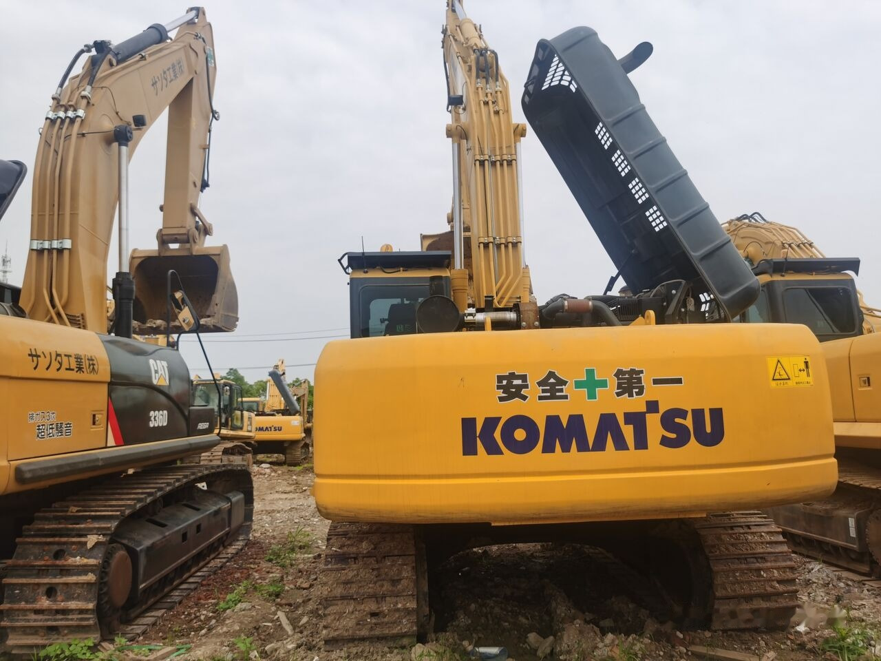 Komatsu PC350-7 - Bager gusjeničar: slika Komatsu PC350-7 - Bager gusjeničar Komatsu PC350-7 - Bager gusjeničar: slika Komatsu PC350-7 - Bager gusjeničar