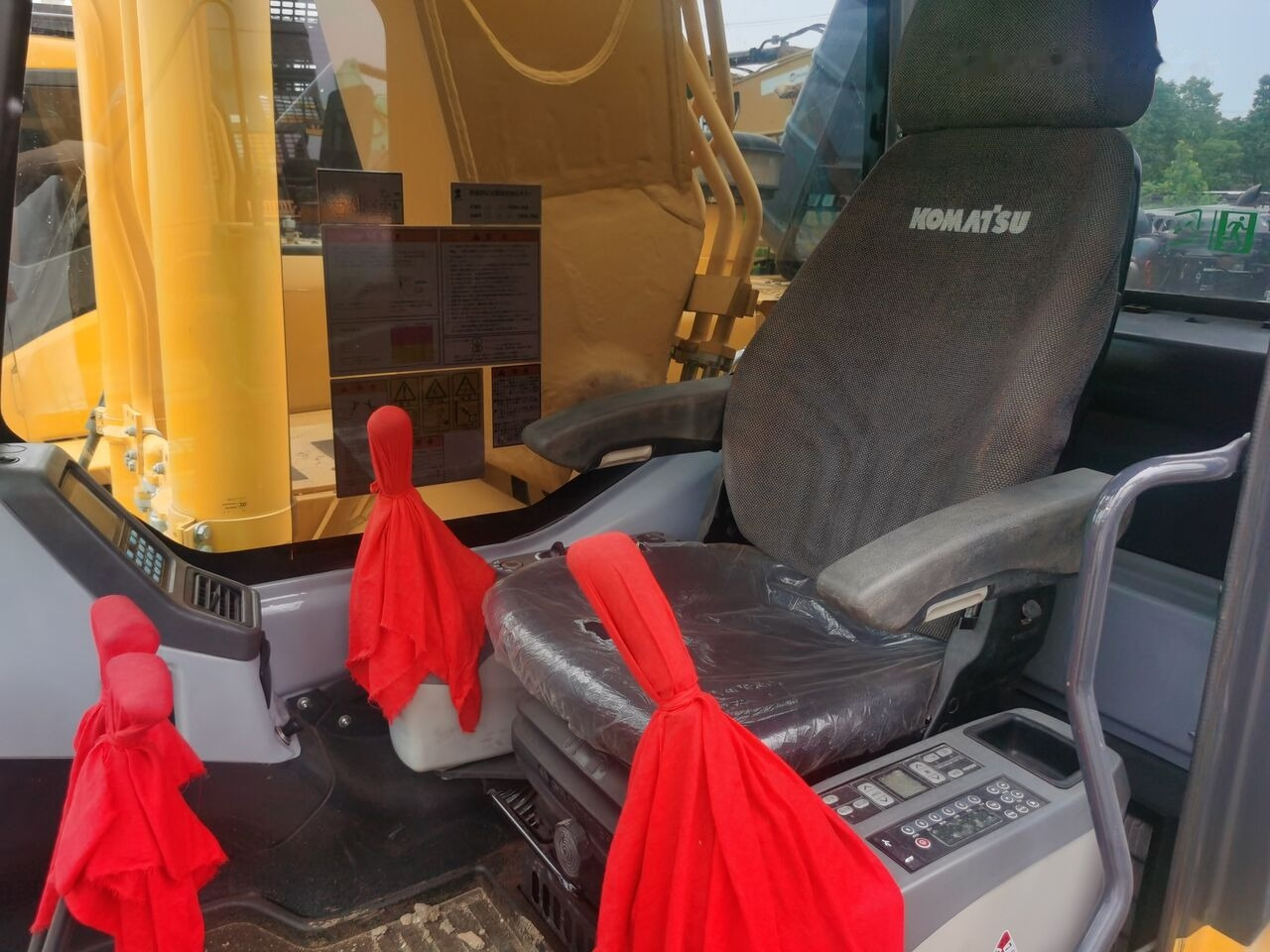 Komatsu PC350-7 - Bager gusjeničar: slika Komatsu PC350-7 - Bager gusjeničar Komatsu PC350-7 - Bager gusjeničar: slika Komatsu PC350-7 - Bager gusjeničar