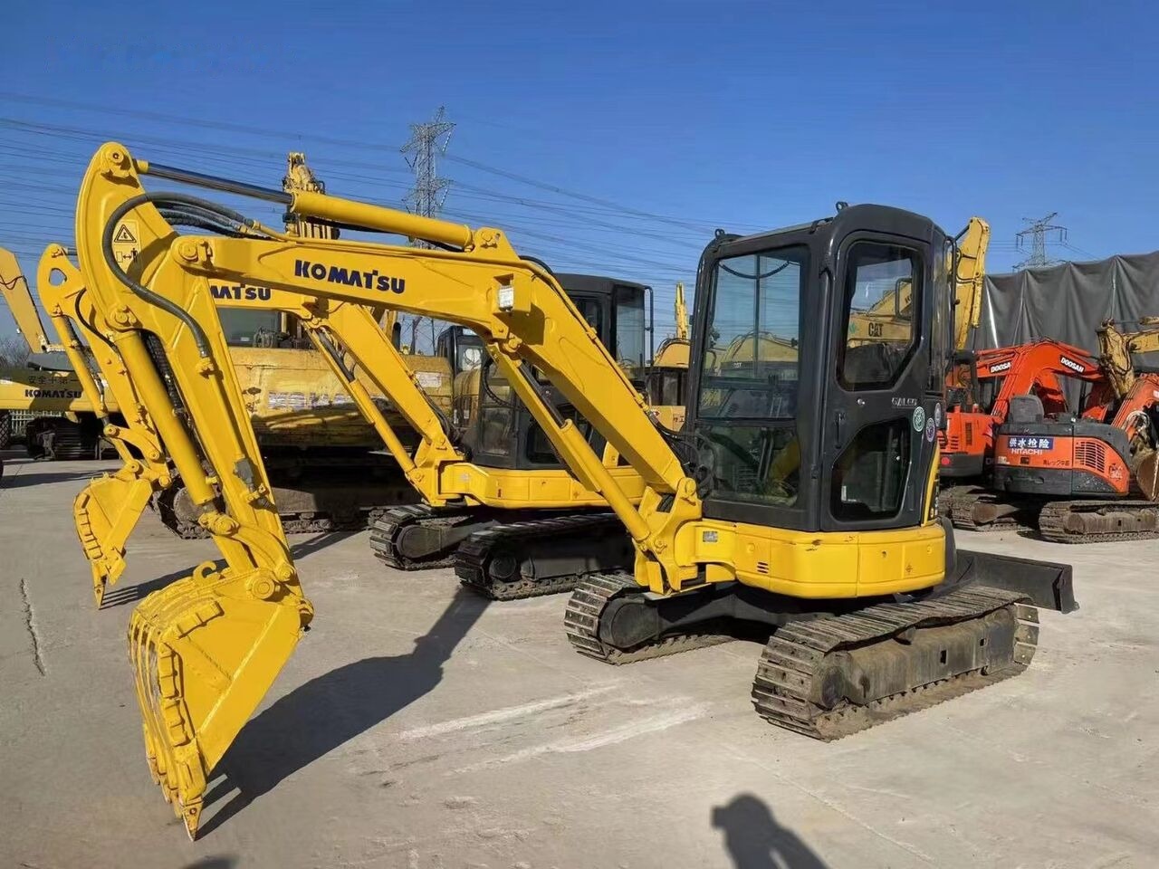 Komatsu Quasi-New PC35MR - Mini bager: slika Komatsu Quasi-New PC35MR - Mini bager Komatsu Quasi-New PC35MR - Mini bager: slika Komatsu Quasi-New PC35MR - Mini bager