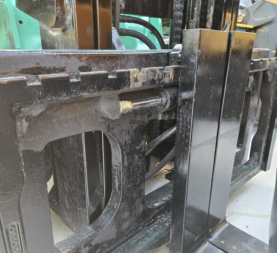 Mitsubishi FD30 with swing fork - Diesel viličar: slika Mitsubishi FD30 with swing fork - Diesel viličar Mitsubishi FD30 with swing fork - Diesel viličar: slika Mitsubishi FD30 with swing fork - Diesel viličar