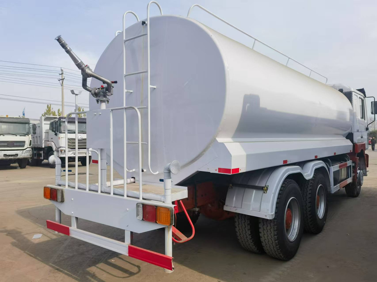 Shacman F3000 6*4 Sprinkler truck(Right rudder) - Namjenska/ Posebna vozila: slika Shacman F3000 6*4 Sprinkler truck(Right rudder) - Namjenska/ Posebna vozila Shacman F3000 6*4 Sprinkler truck(Right rudder) - Namjenska/ Posebna vozila: slika Shacman F3000 6*4 Sprinkler truck(Right rudder) - Namjenska/ Posebna vozila