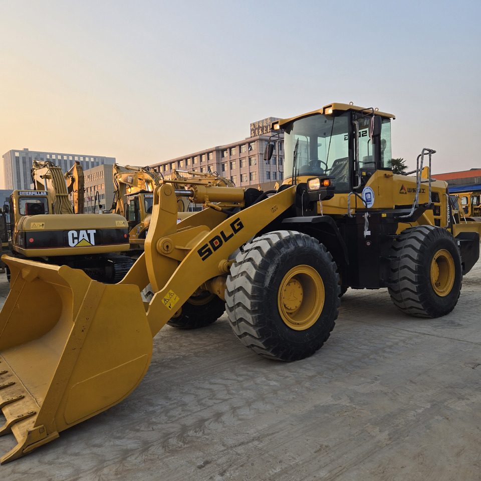 SDLG L956F - Utovarivač na kotačima: slika SDLG L956F - Utovarivač na kotačima SDLG L956F - Utovarivač na kotačima: slika SDLG L956F - Utovarivač na kotačima