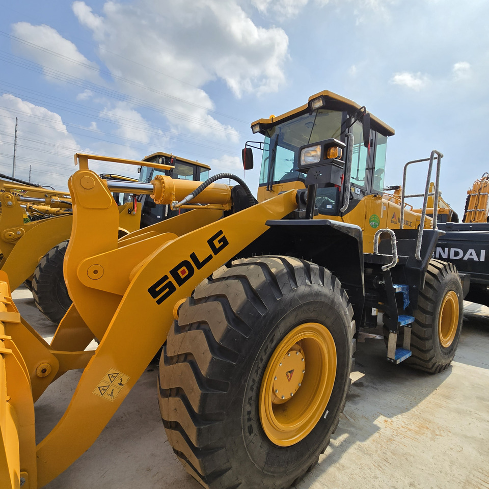 SDLG LG956L - Utovarivač na kotačima: slika SDLG LG956L - Utovarivač na kotačima SDLG LG956L - Utovarivač na kotačima: slika SDLG LG956L - Utovarivač na kotačima